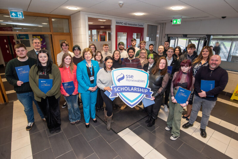 Students holding a sign illustrating SSE Renewables